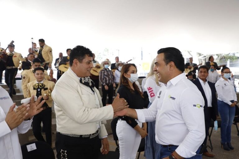 Inaugura Luis Nava la Plaza del Mariachi en Querétaro Capital