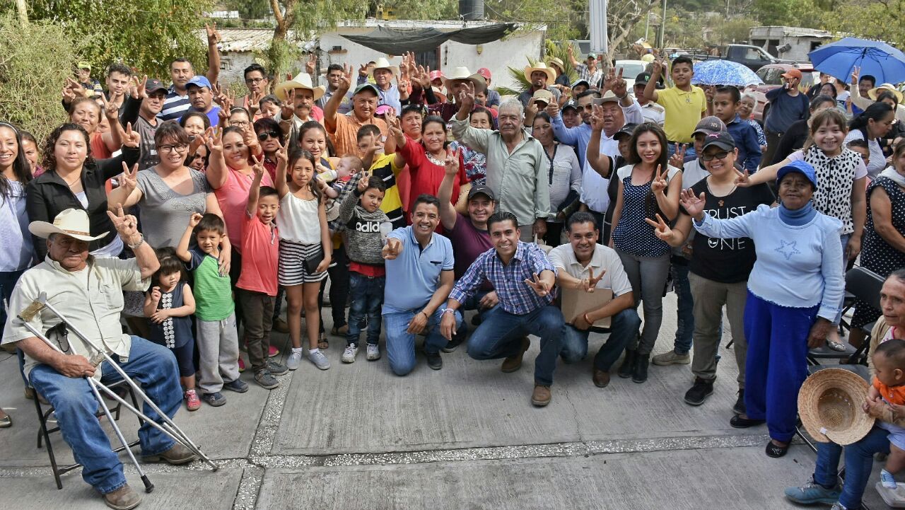 Roberto Sosa se reúne con vecinos de El Jaral