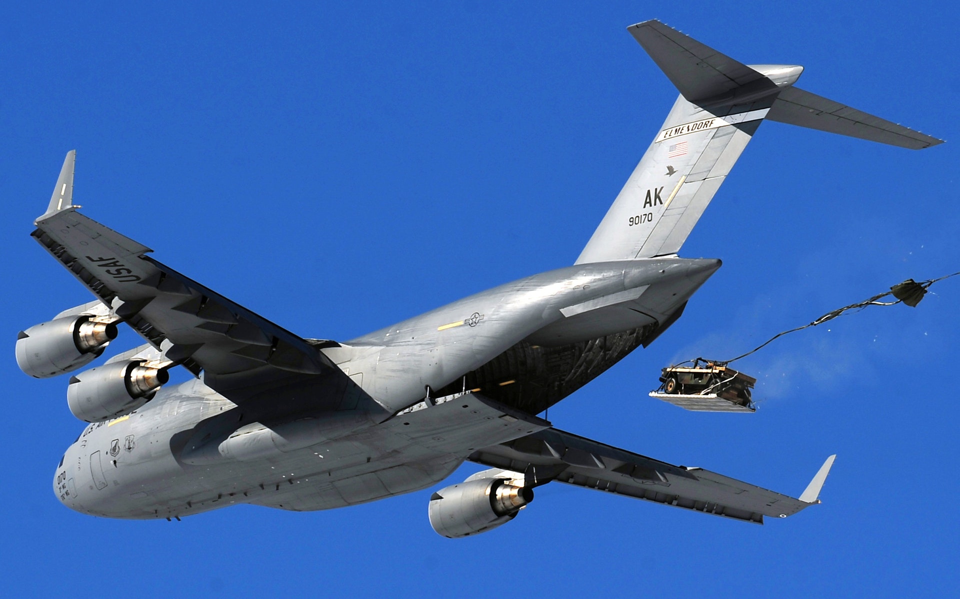 cargo jet c 17 airdrop humvee 70347 1