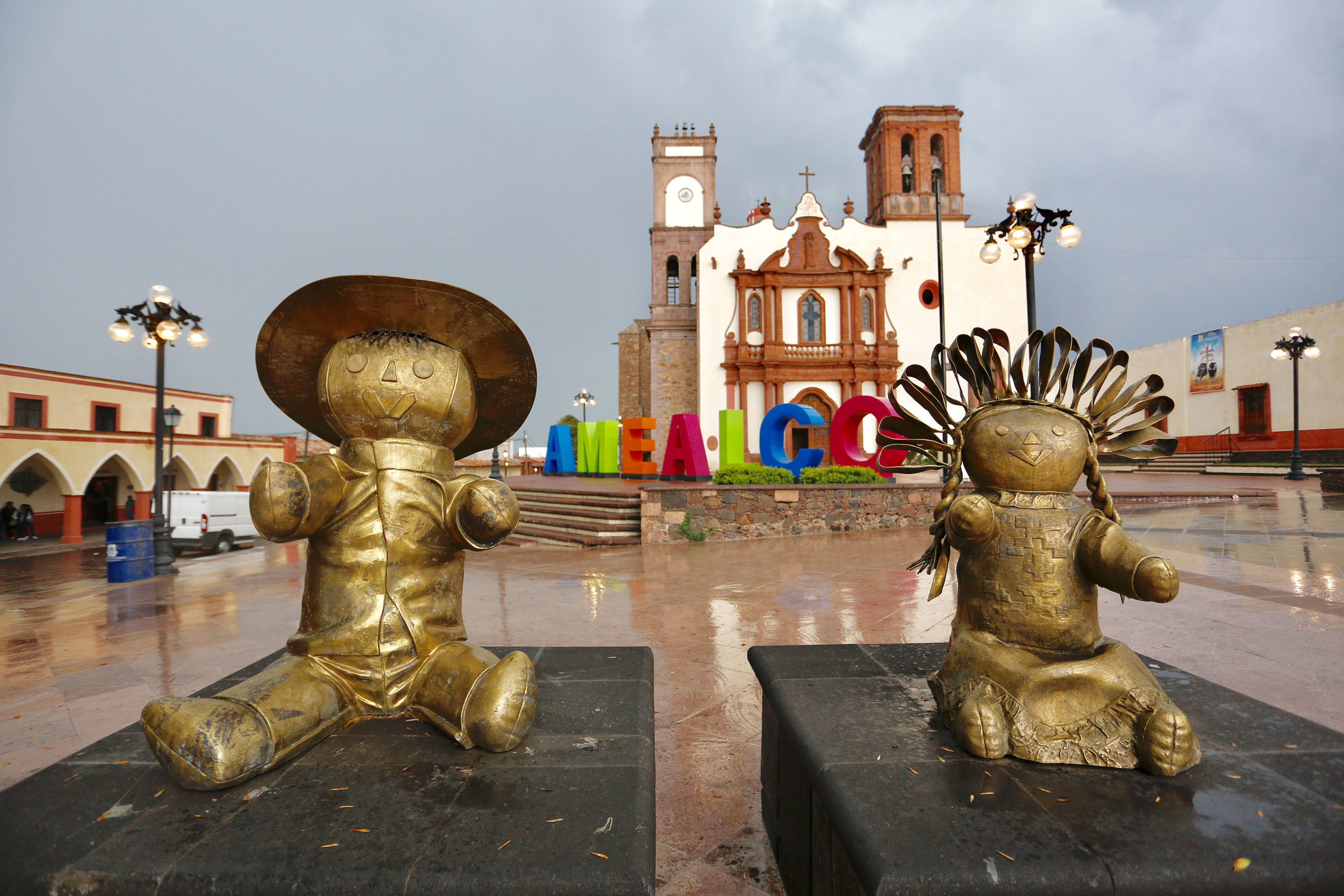 Gobernador de Querétaro declara a la muñeca artesanal de Amealco como Patrimonio Cultural Intangible.