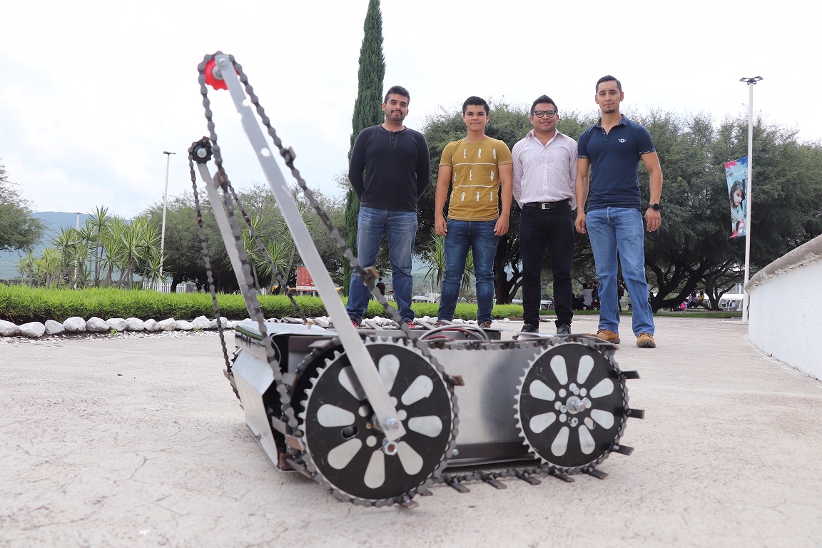 Estudiantes de la UPQ obtienen tercer lugar en concurso con Robot de rescate