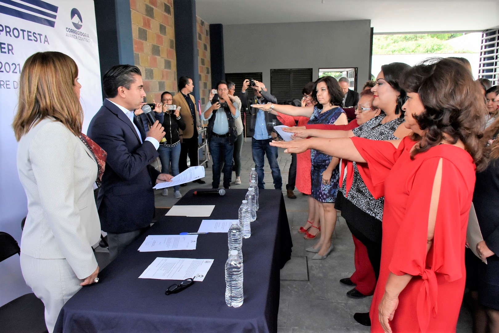 Roberto Sosa preside toma de protesta e instalación del Instituto de la Mujer de Corregidora.