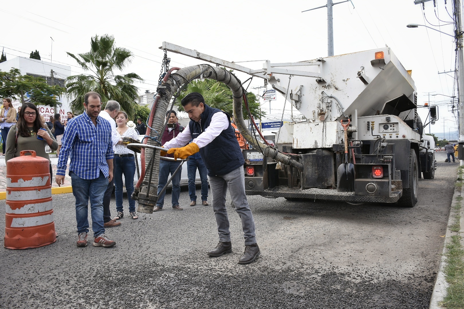 Invierten en Corregidora 7 mdp para programa emergente de bacheo