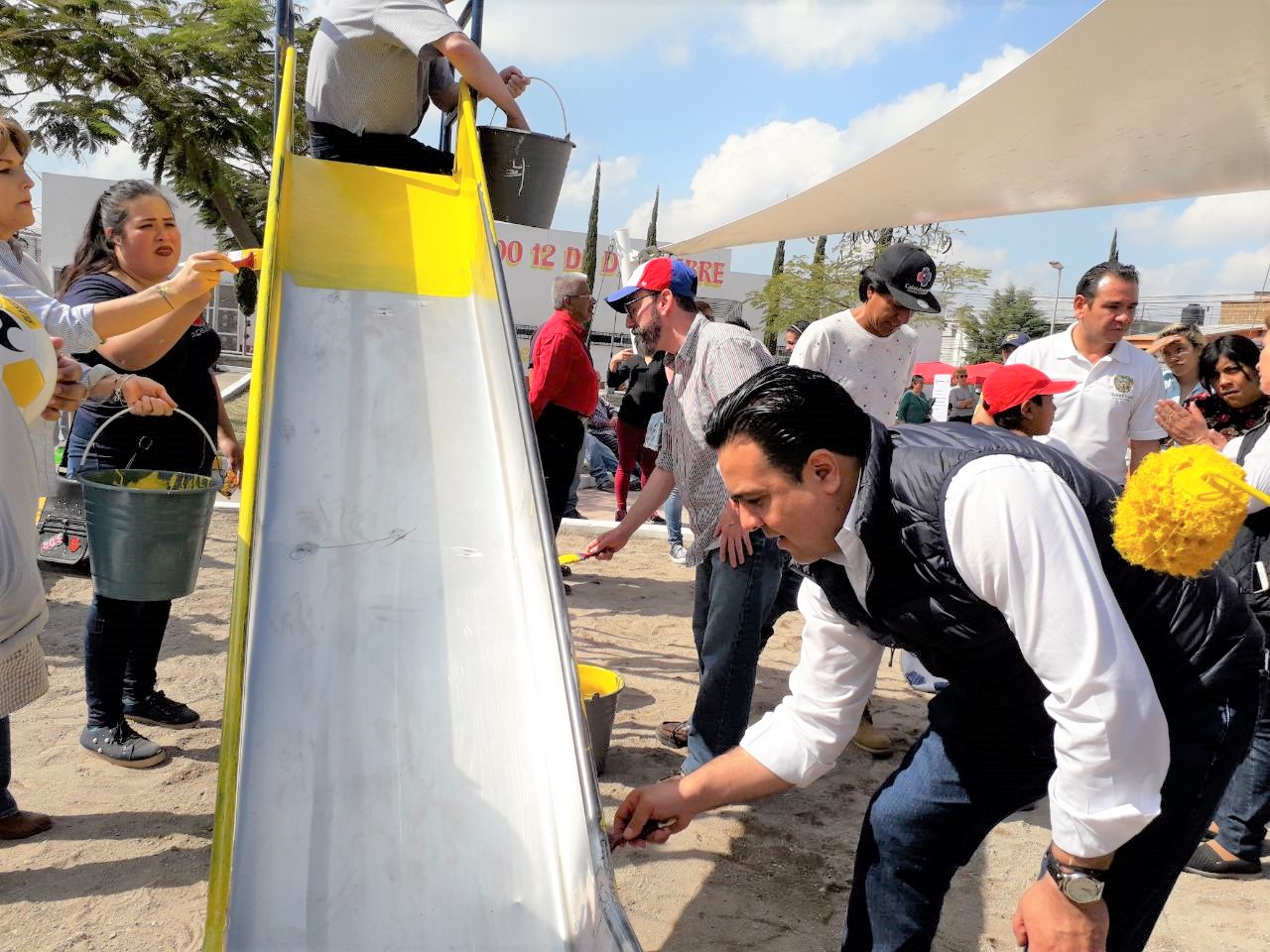 Luis Nava encabeza festejos por Día Mundial del Voluntariado.