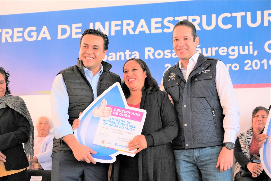 Pancho Domínguez entrega obras para abastecer de agua potable a comunidades de San Rosa Jáuregui.