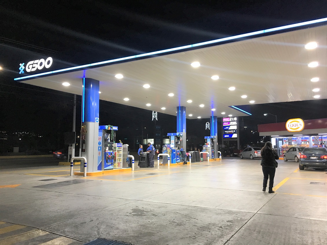 Senadores del PAN exigen garantizar suministro de gasolina en todo México.