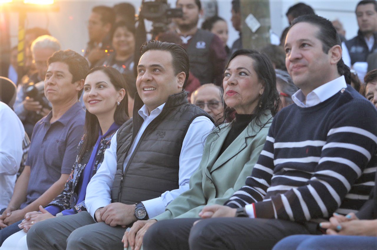 Luis Nava acompaña al Gobernador en la entrega de obras en la Colonia Niños Héroes