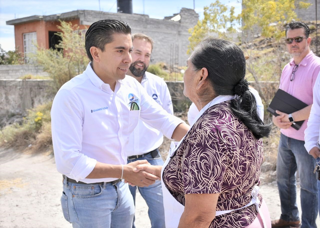 Roberto Sosa anuncia obra pública para Los Ángeles, Los Olvera y Valle de Santiago.