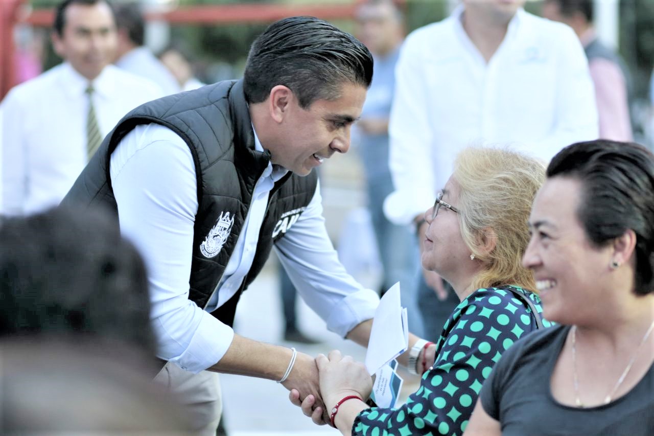 Roberto Sosa presenta el programa "Alcalde en tu Calle" en la Colonia Candiles.