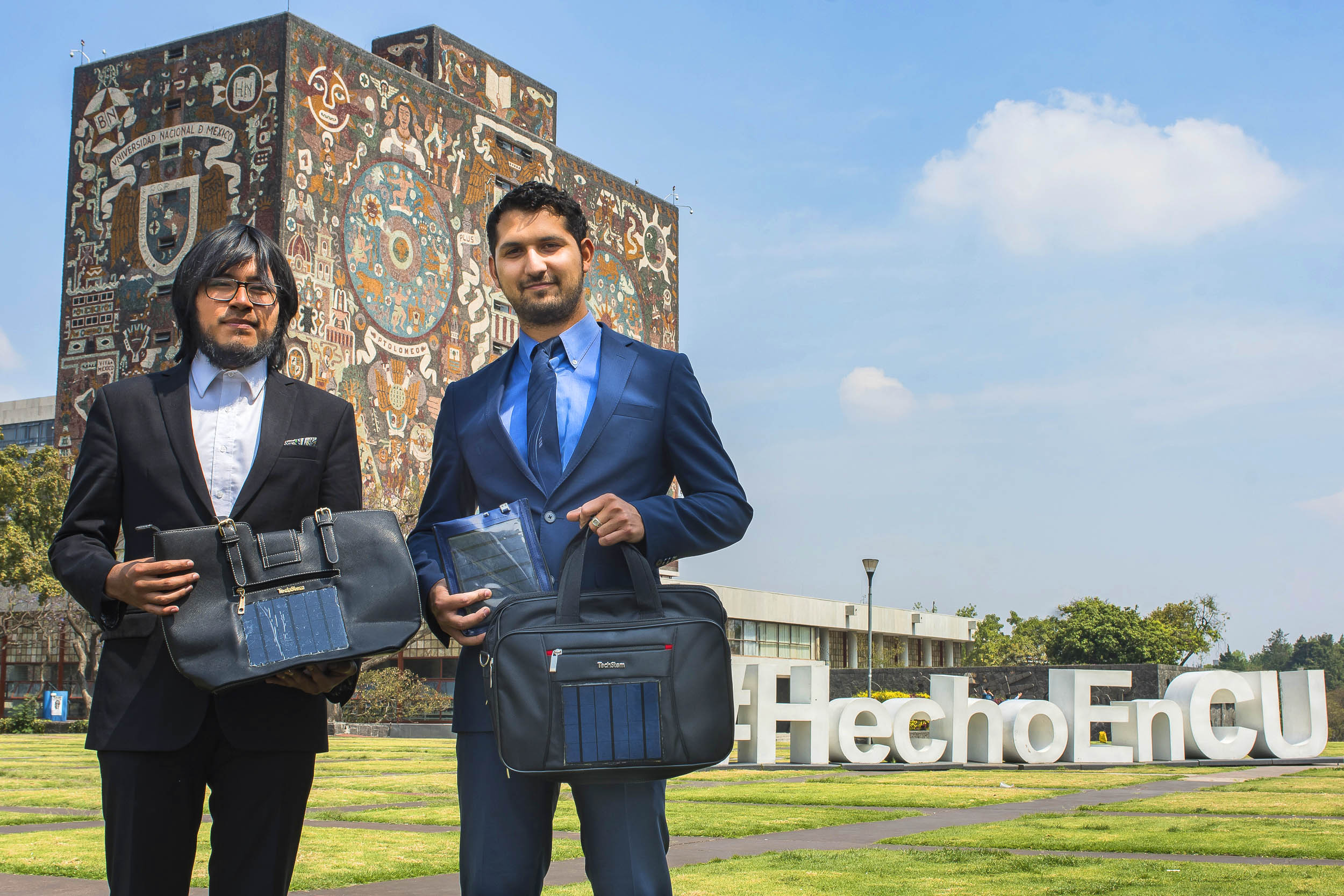 Universitarios innovan con cargadores solares para dispositivos móviles