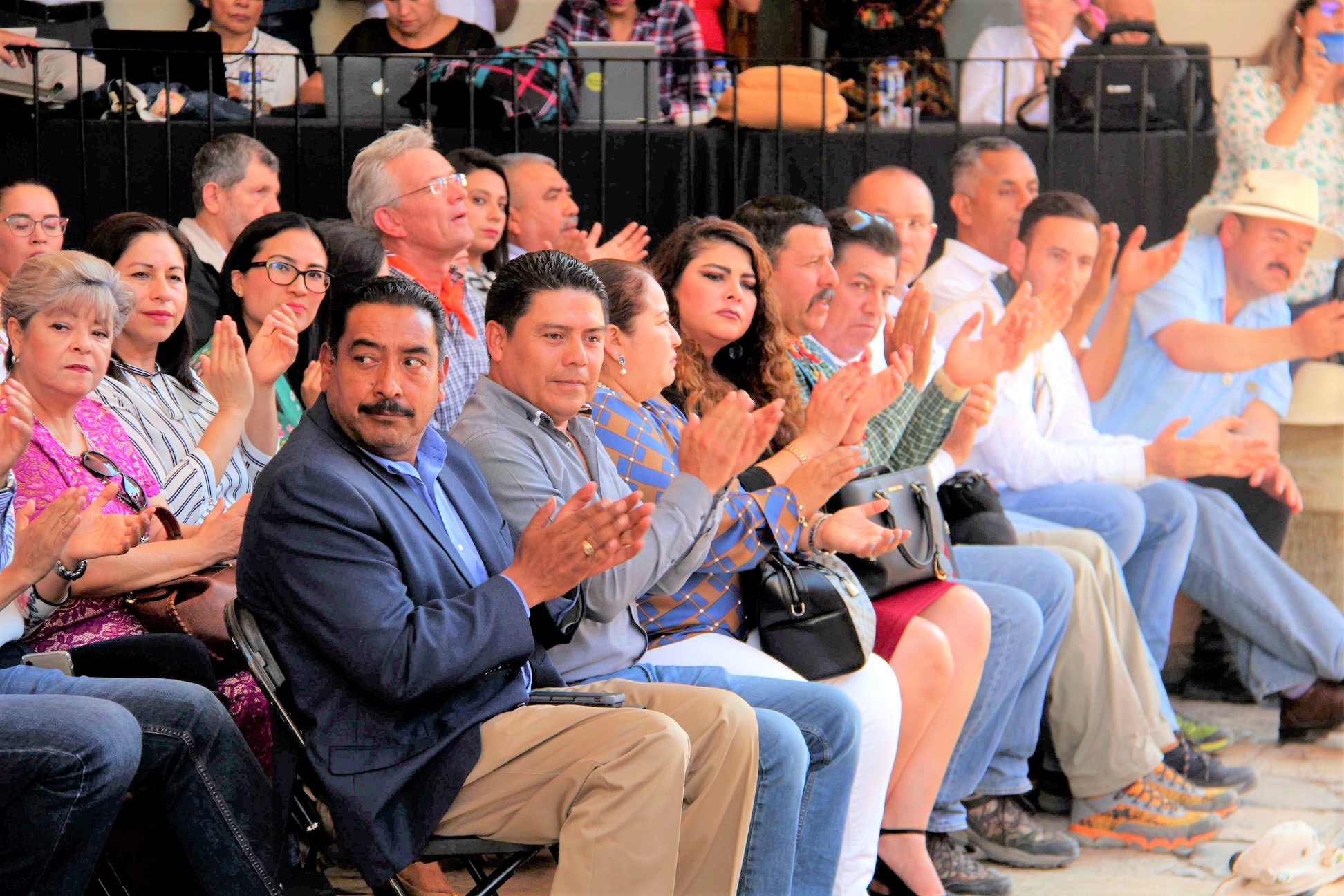 Juan Carlos Linares acude a Sesión Solemne de LIX Legislatura.