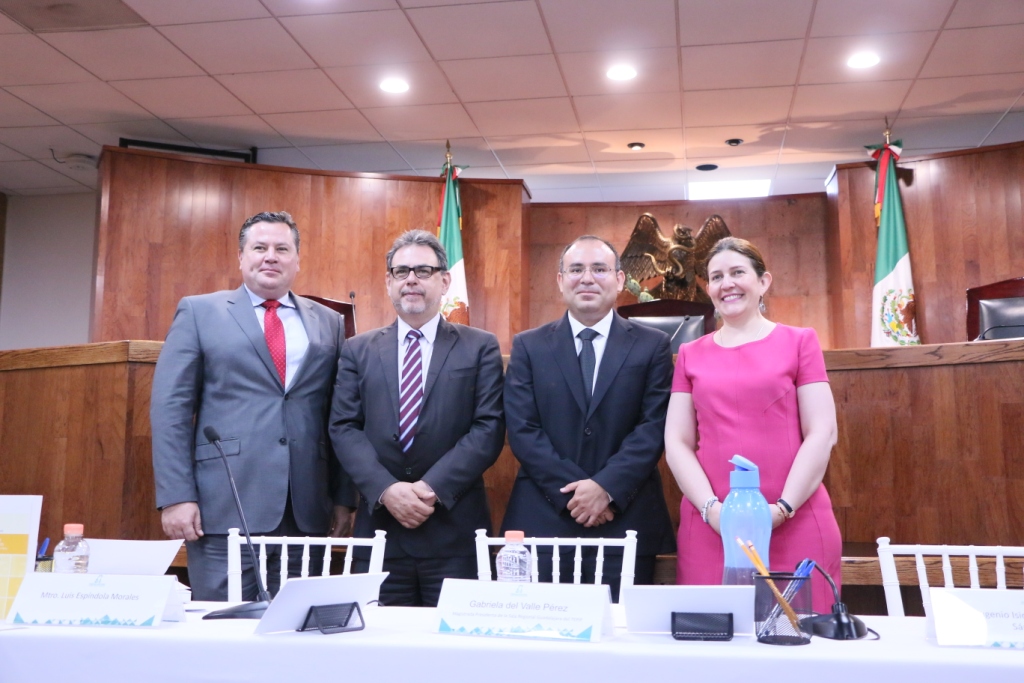 Presenta consejero del IEEQ libro en Sala Regional Guadalajara del TEPJF