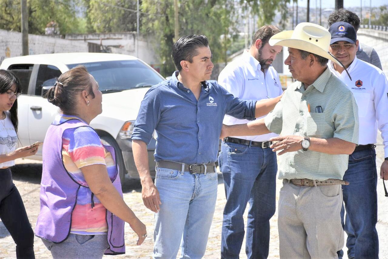 Roberto Sosa realiza recorrido para supervisar obras en Corregidora.