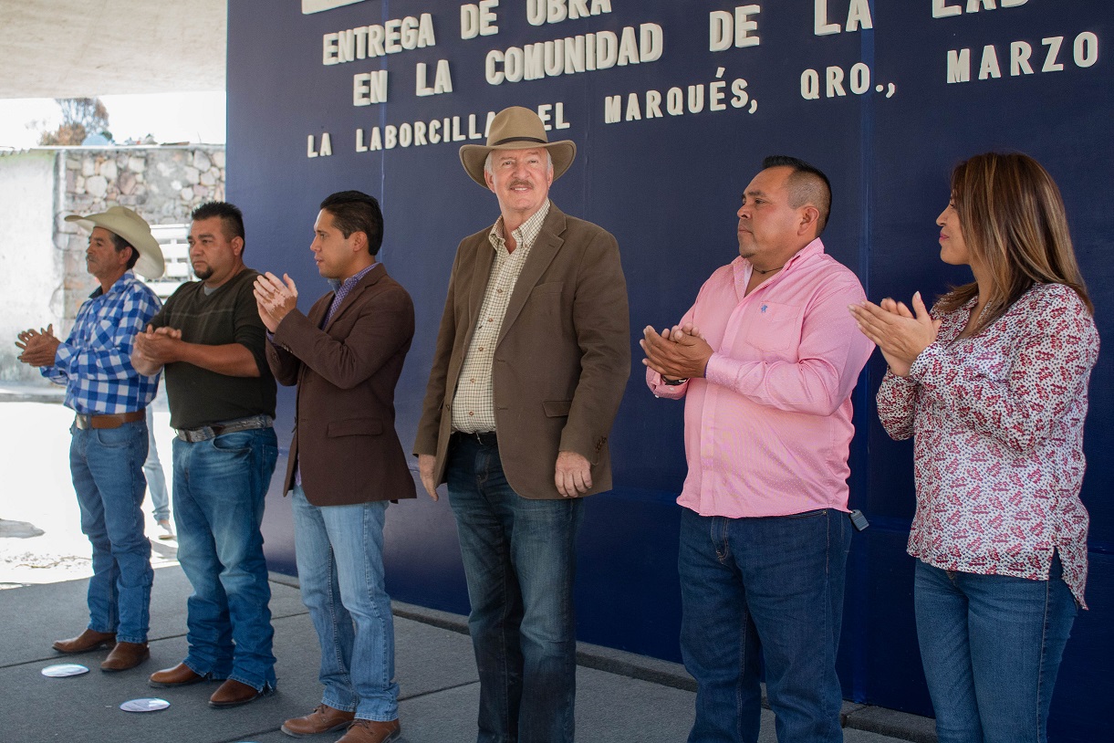 Enrique Vega entrega obras de urbanización en la Laborcilla.