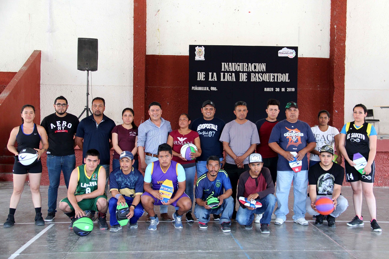 Juan Carlos Linares inaugura la Liga Municipal de baloncesto de Peñamiller.