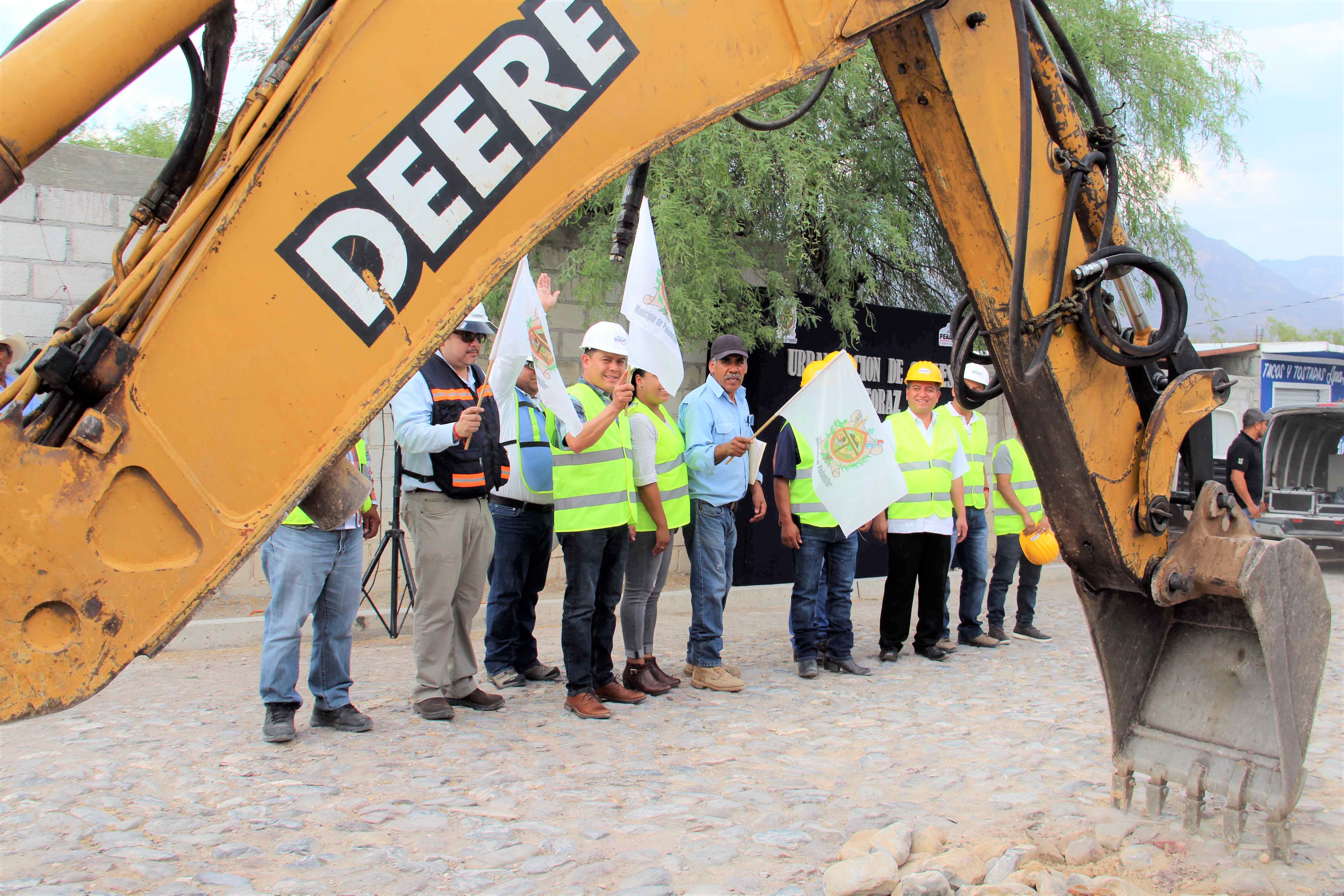 Inician obras de urbanización de calles en Extoraz.