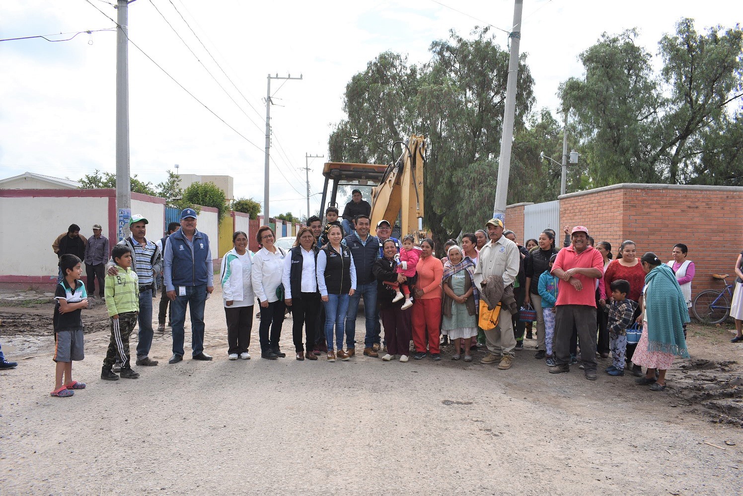 Amarildo Bárcenas encabeza arranque de obras en Comunidades de Pedro Escobedo