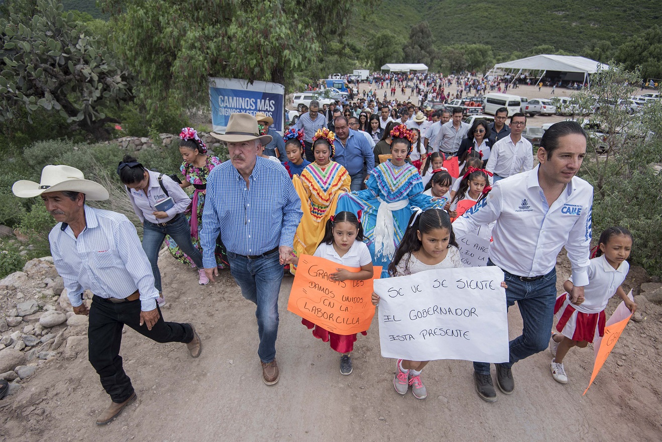 Modernización del camino a La Laborcilla favorece la actividad productiva de la región, afirmó Enrique Vega.