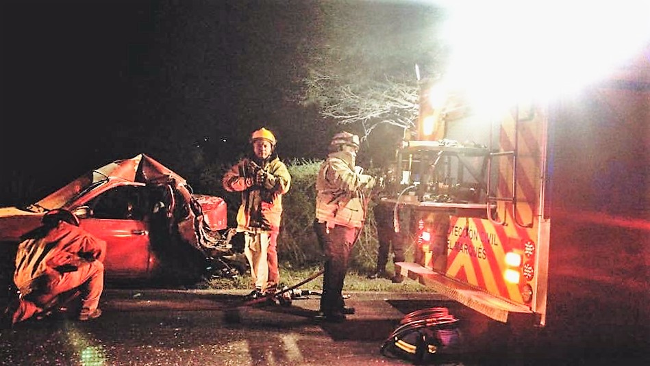 Rescatan a 2 personas en accidente Vial en El Marqués.