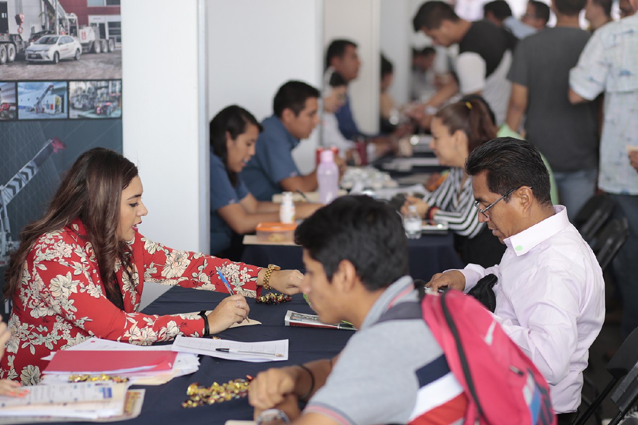 Colocan a más de 300 personas en Feria del Empleo en Corregidora.