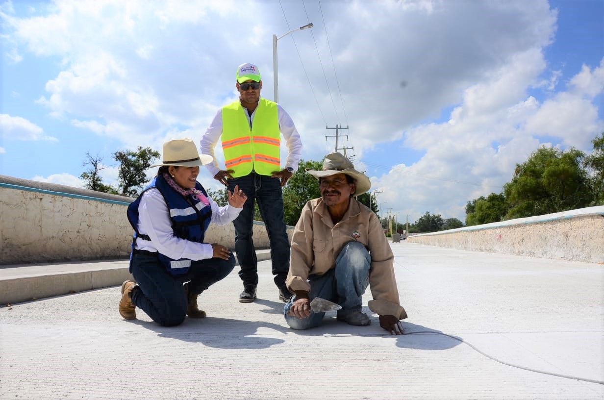 Lupita Alcántara supervisa obras por cerca de 12 millones de pesos en Tolimán.