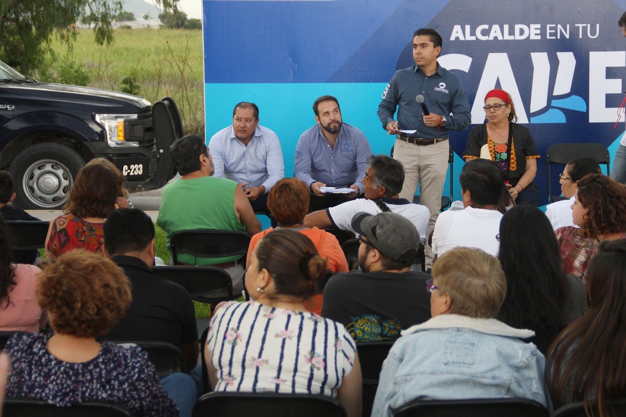 Roberto Sosa realiza visita domiciliaria en el Fraccionamiento La Vida.