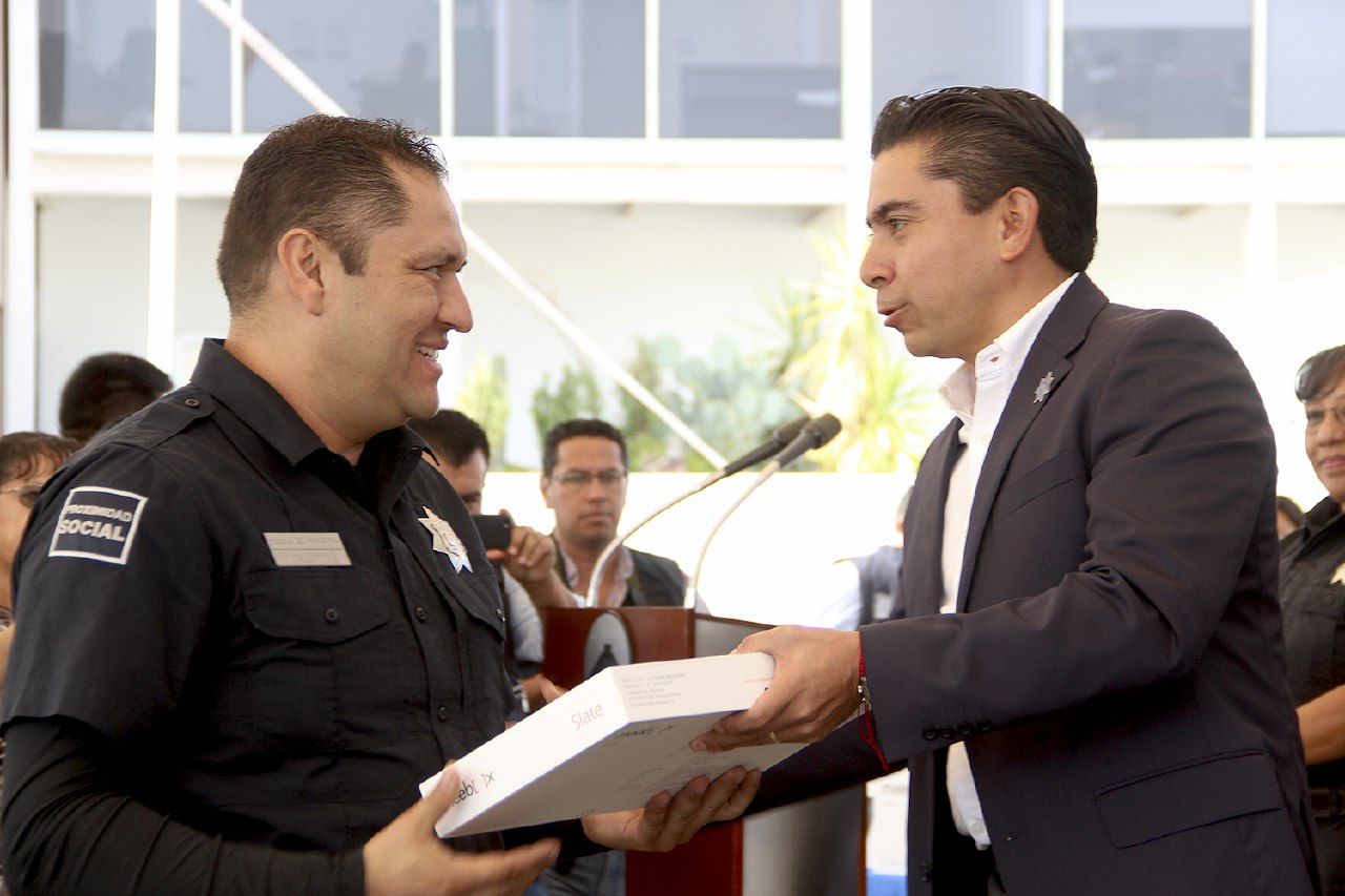 Se compromete Roberto Sosa a tener la mejor policía de Querétaro.