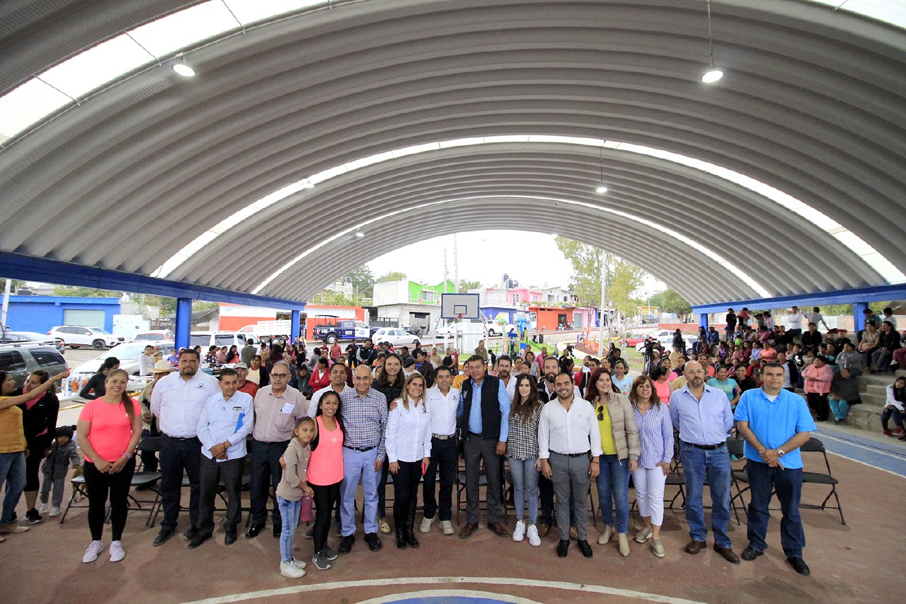 Roberto Sosa entrega obras a la comunidad de Puerta de San Rafael.