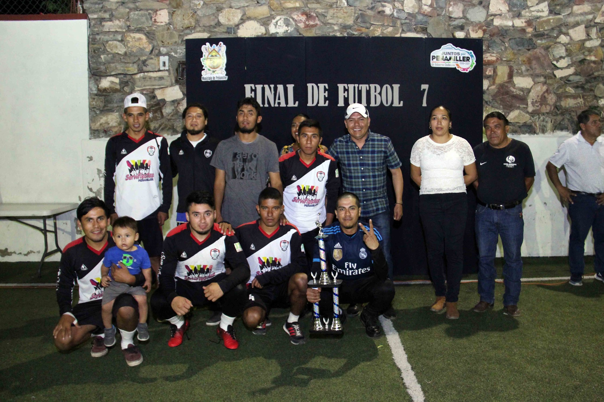 El Alcalde Juan Carlos Linares, encabezó la premiación a equipos destacados del 2do Torneo de Futbol 7 en Peñamiller.