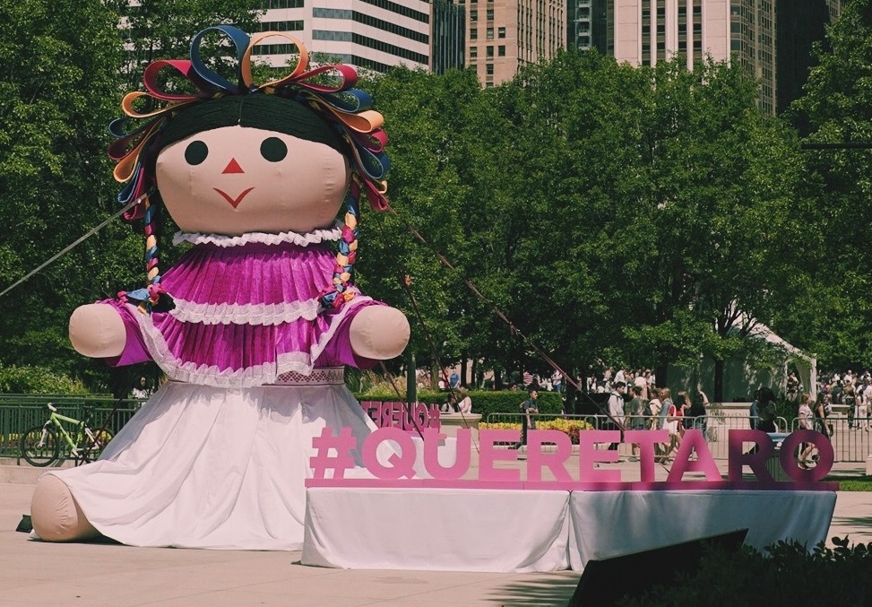 Lele, la muñeca otomí gigante llega a Querétaro Capital.