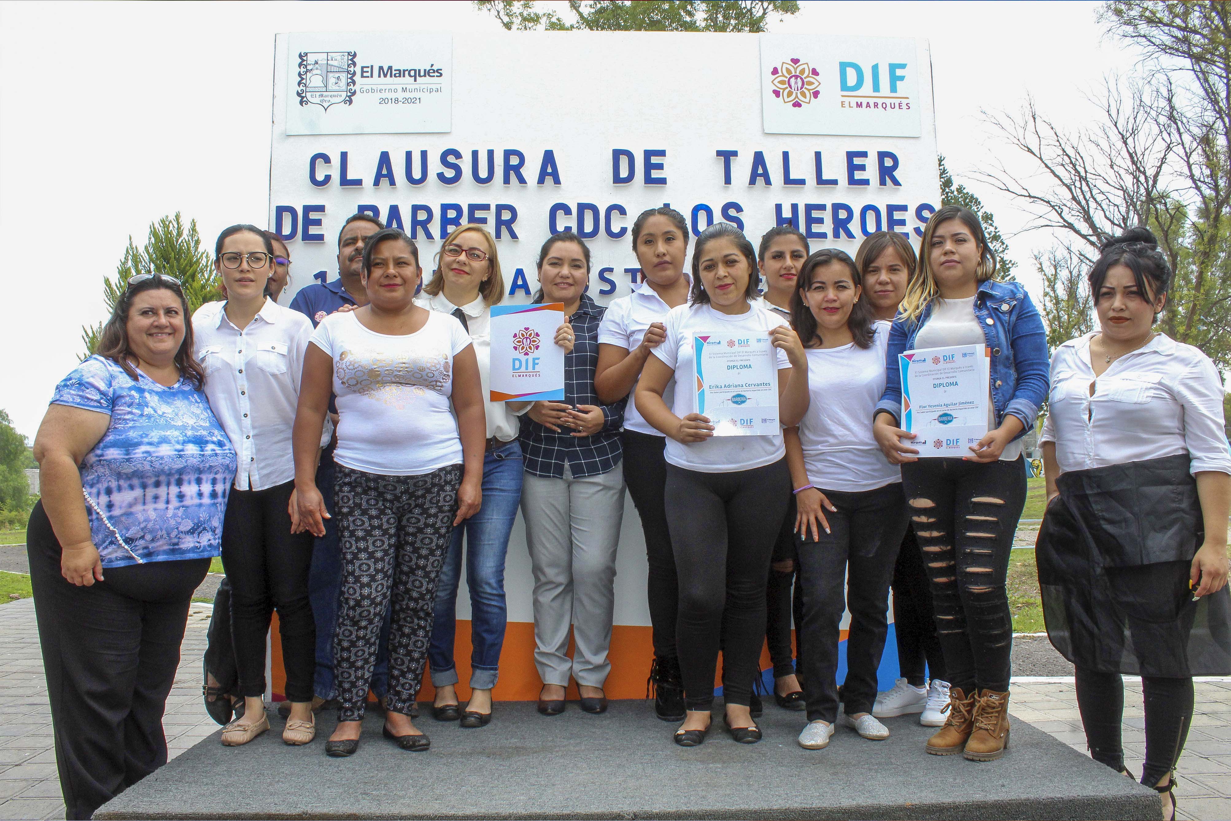 DIF de El Marqués clausura cursos de capacitación para mujeres.