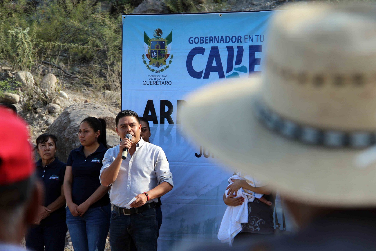 Inicia urbanización de calle en San Miguel Palmas.