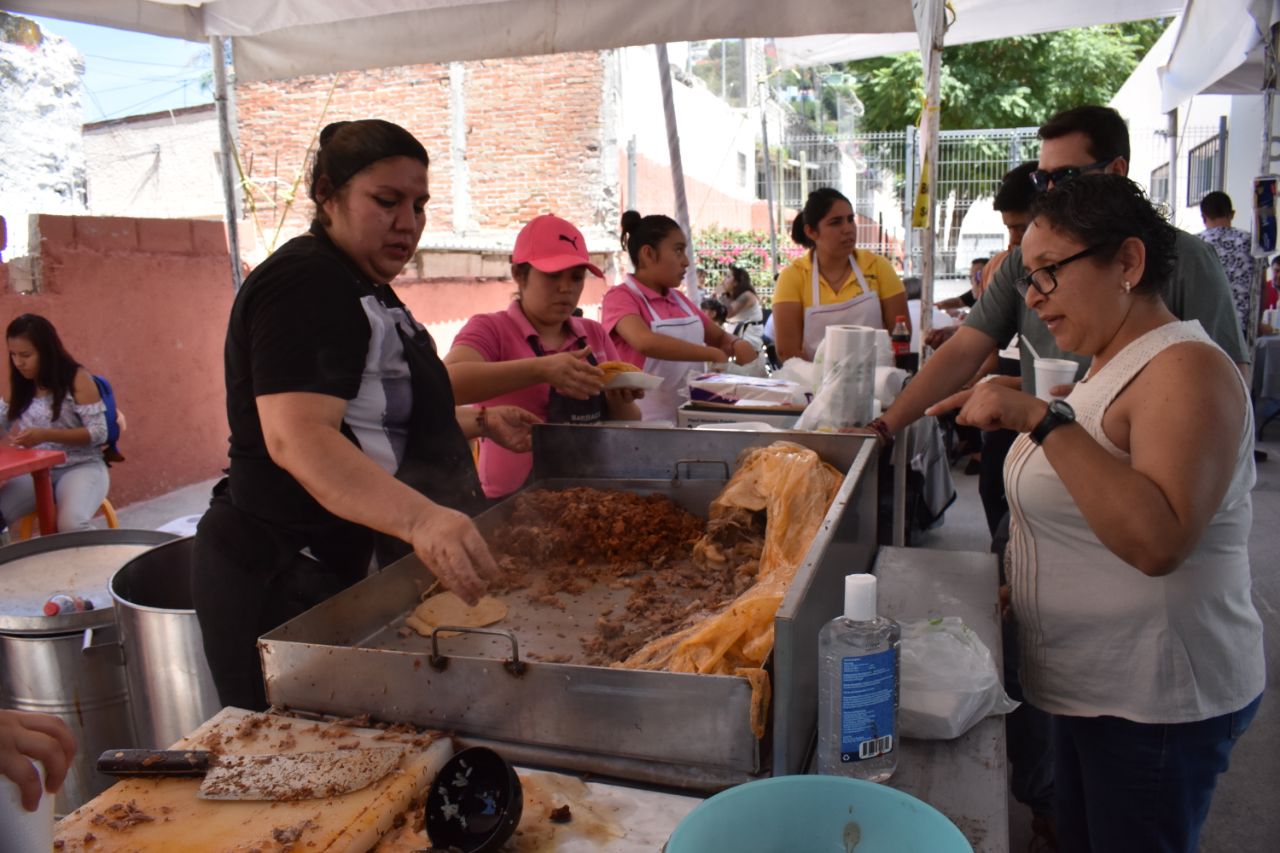 "Festival de la Nieve y la Barbacoa" atrae a 32 mil visitantes al barrio de Hércules.