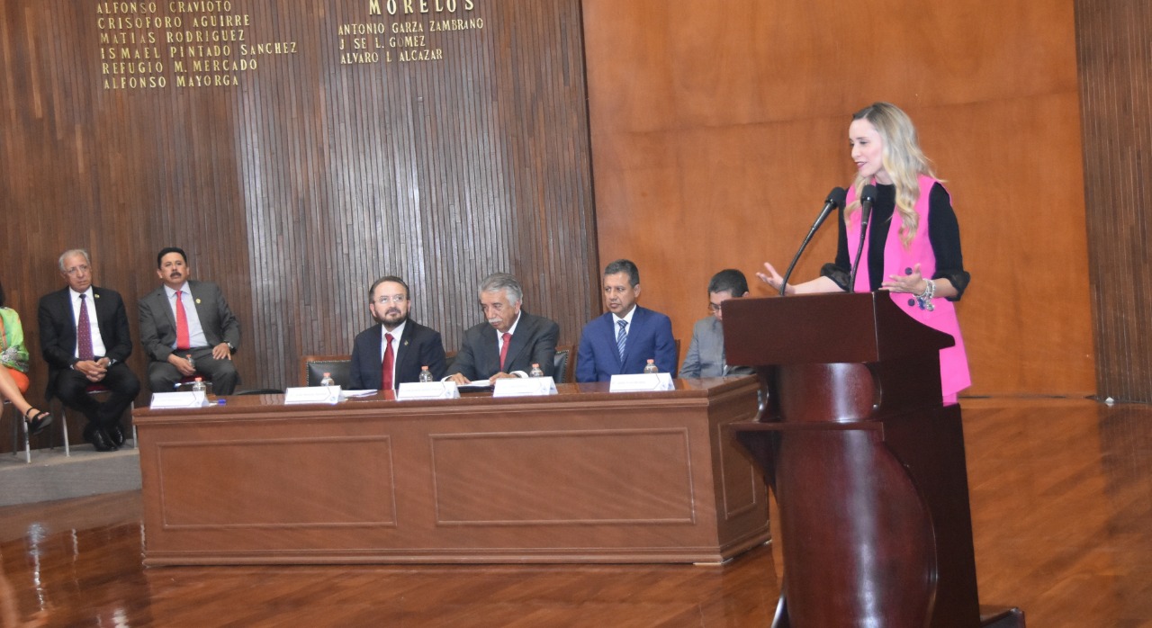 Arahí Domínguez asiste a inauguración del 68° Congreso Mexicano de Expertos de la Academia.