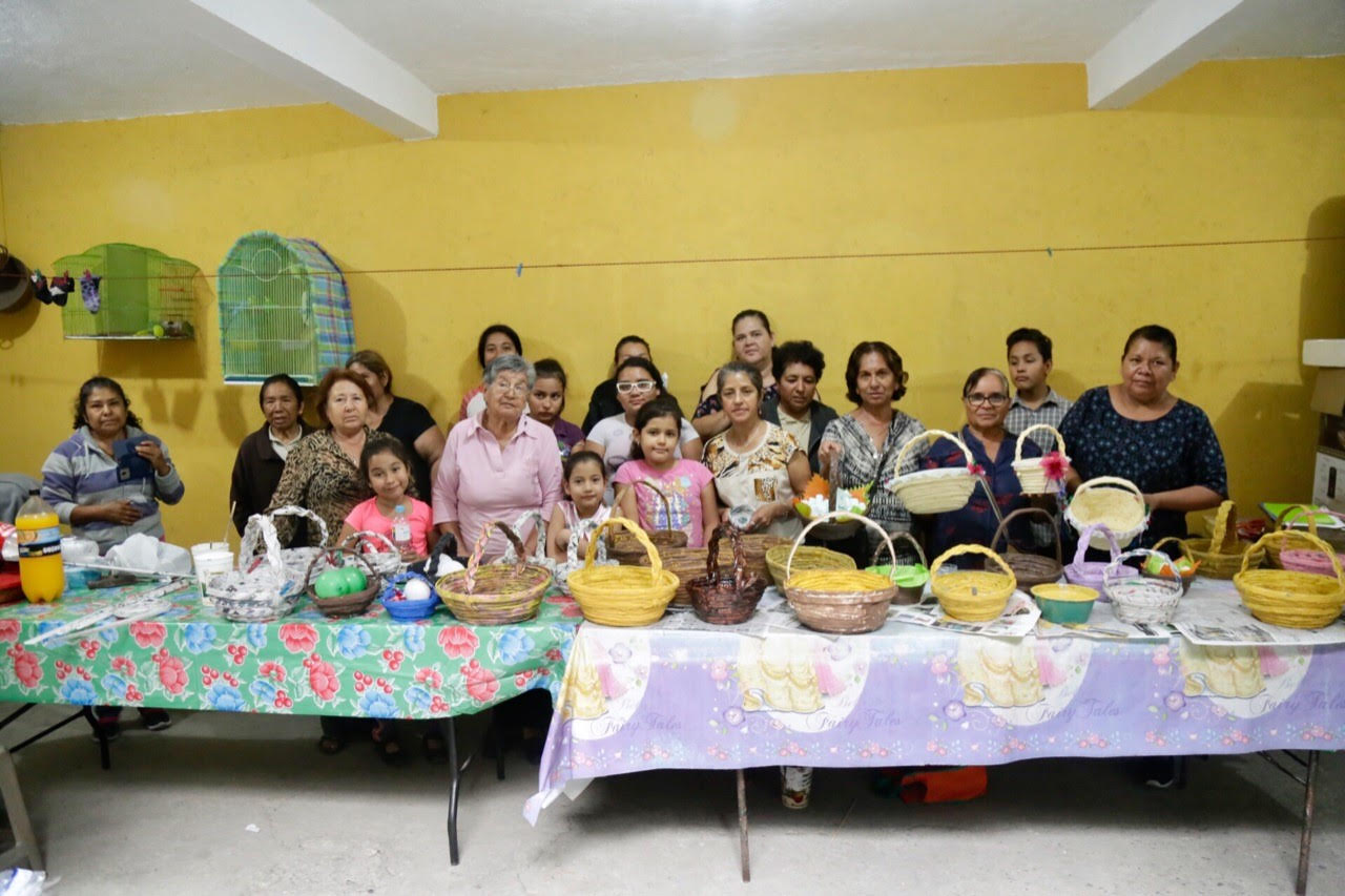 La Diputada Elsa Méndez clausura el taller "Creación de Canastas de Papel Periódico".