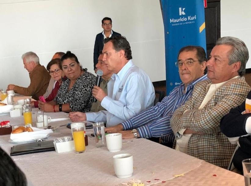 El Senador Mauricio Kuri se reúne con ex delegados federales.