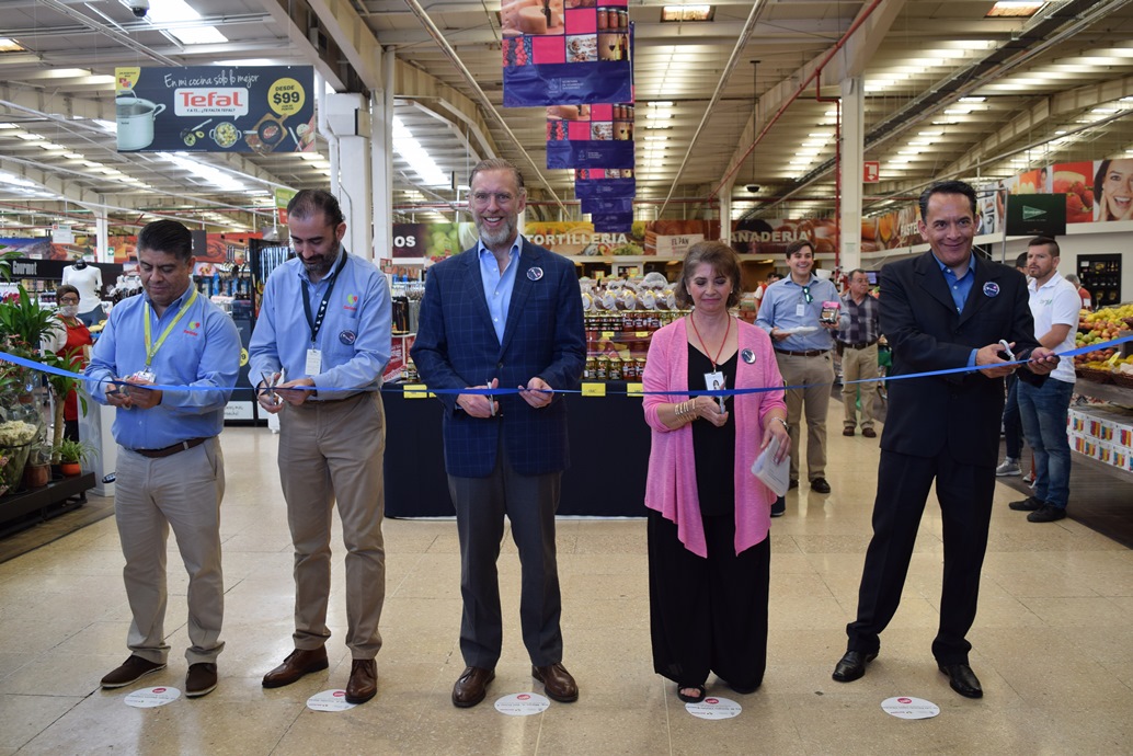 La SEDESU y Soriana organizan feria de productos queretanos.