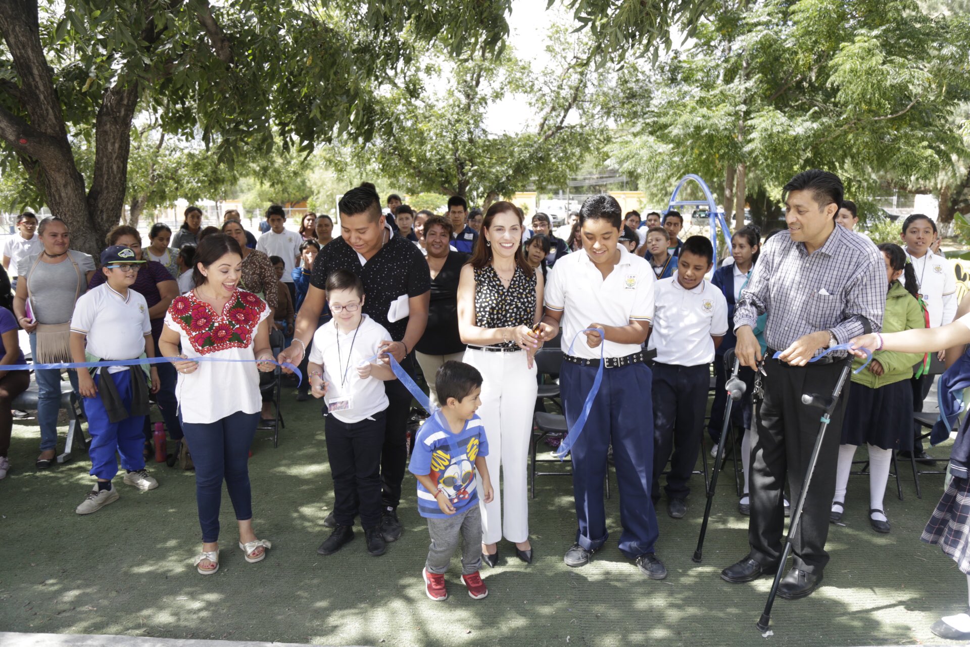 La Diputada Elsa Méndez inaugura taller de arte en Corregidora.