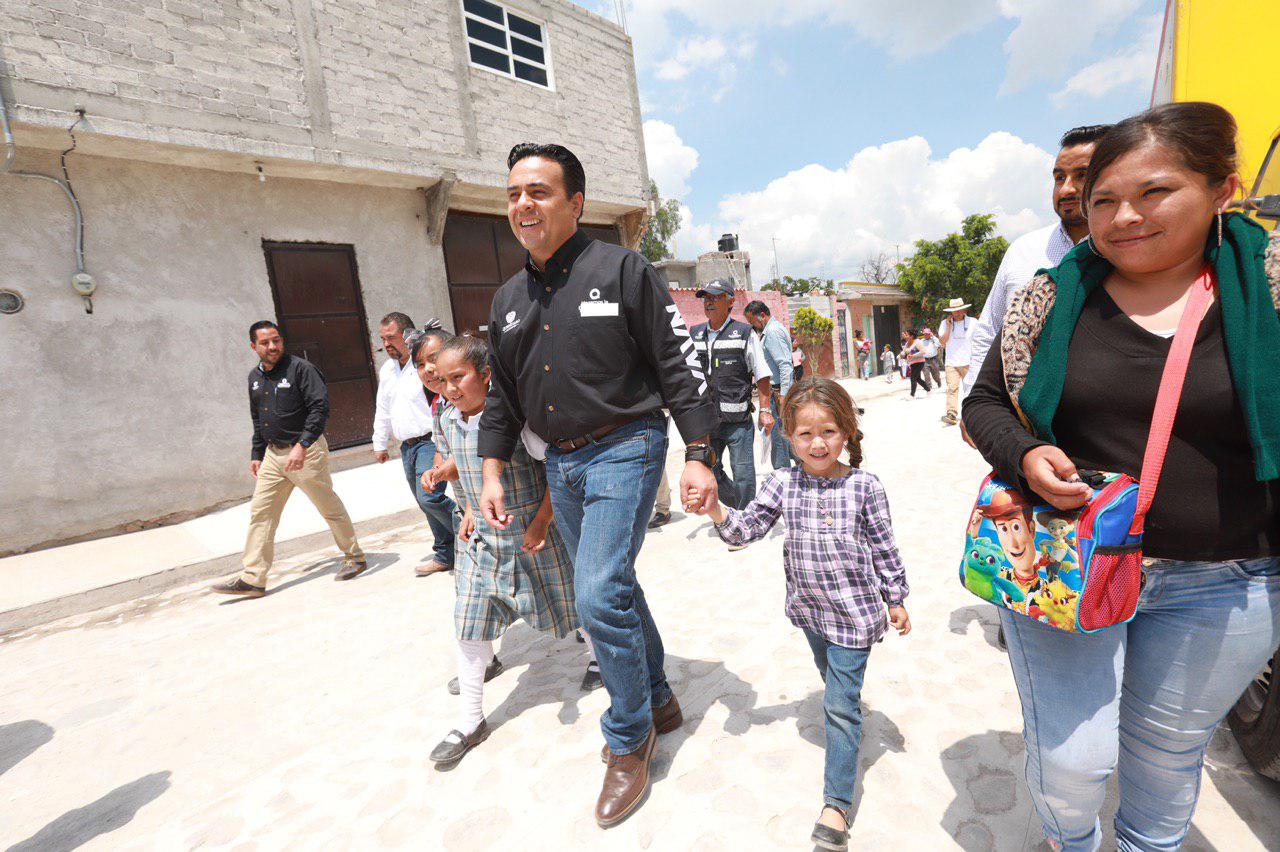 Luis Nava se reúne con habitantes de San José Buenavista en Santa Rosa Jáuregui