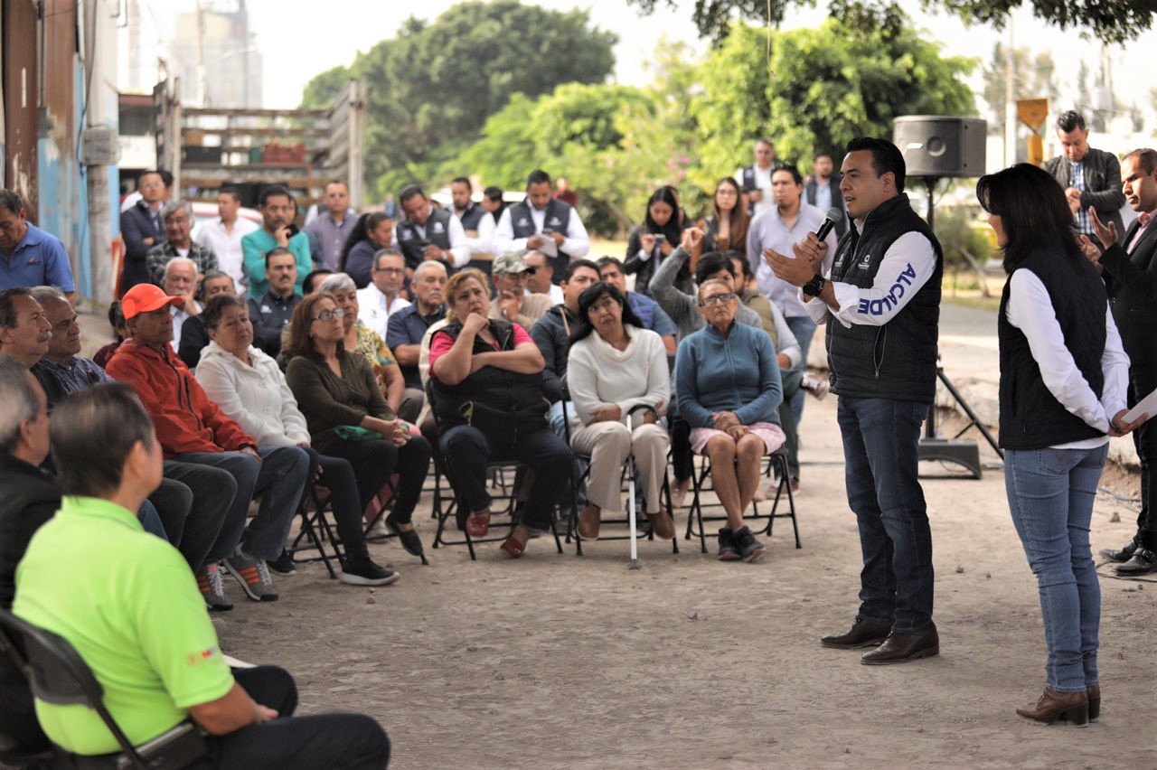 Luis Nava supervisa obras por 15 mdp en la Colonia Industrial.