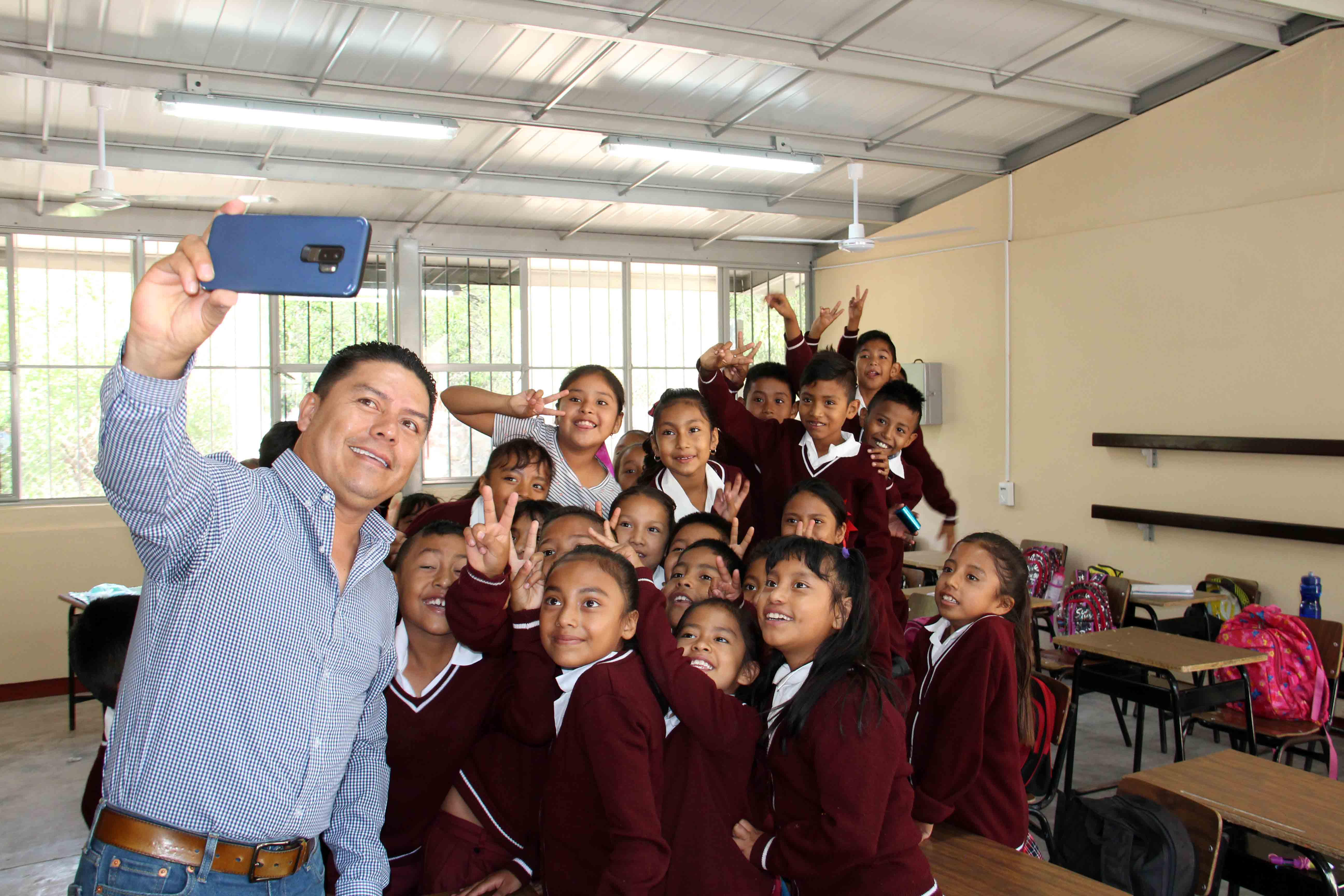 El Alcalde Peñamiller entrega rehabilitación de aula didáctica en el Frontoncillo