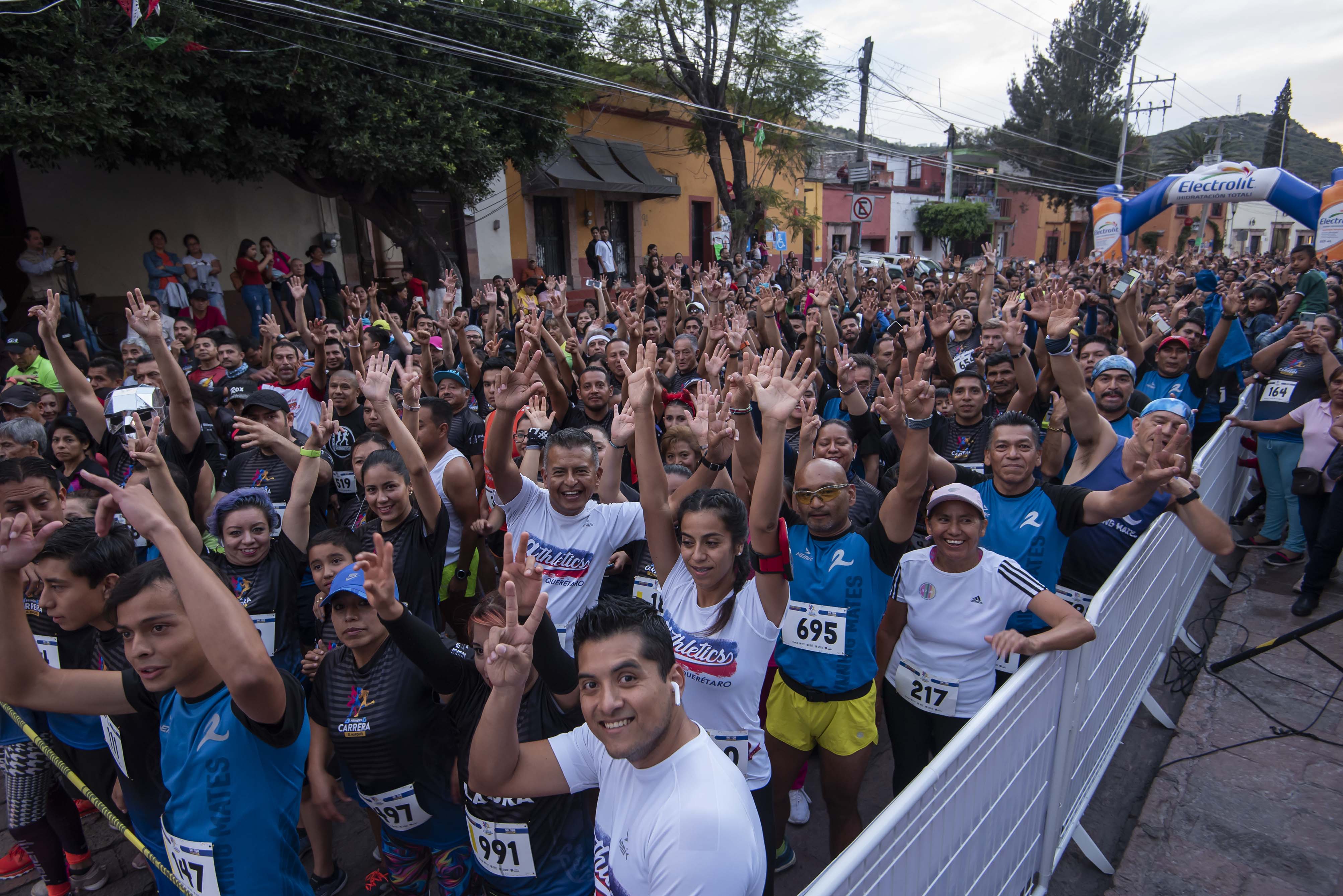 Participan mil 100 corredores en la primera carrera El Marqués 2019.