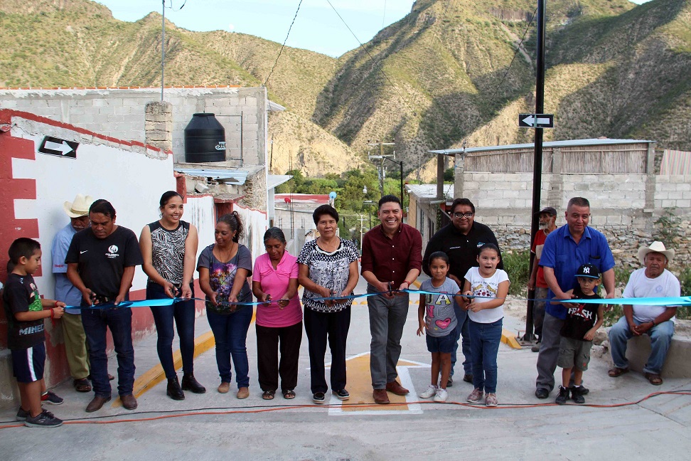 El Alcalde de Peñamiller entrega rehabilitación de calles en la Cabecera Municipal.