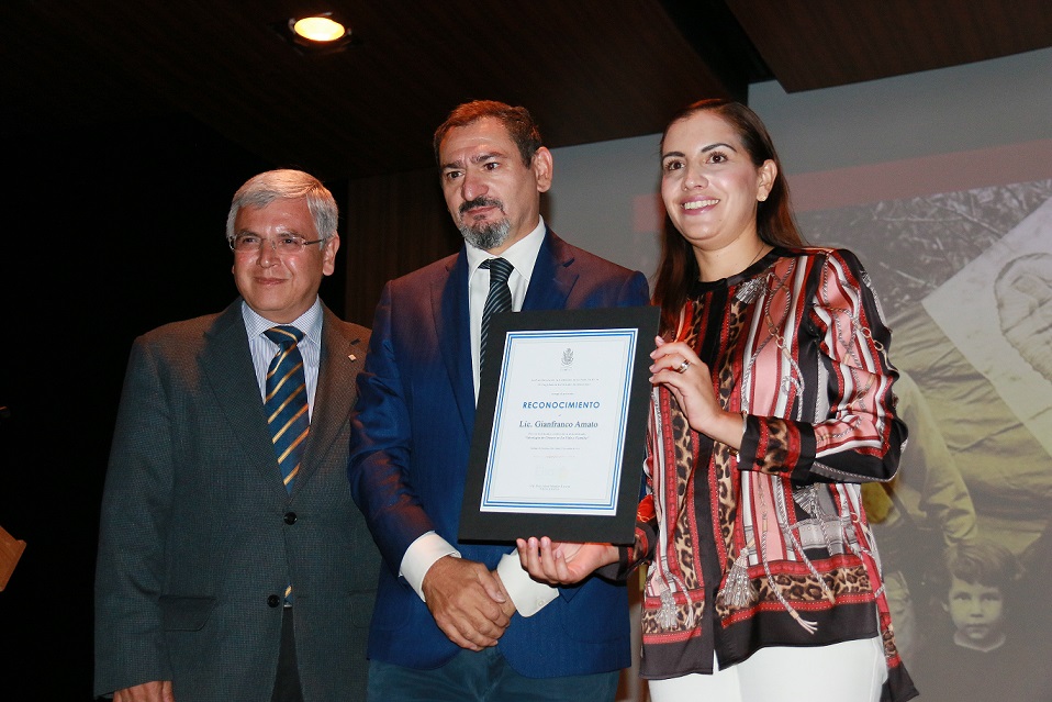 La Diputada Elsa Méndez preside la conferencia "Ideología de Género vs la Vida y la Familia.