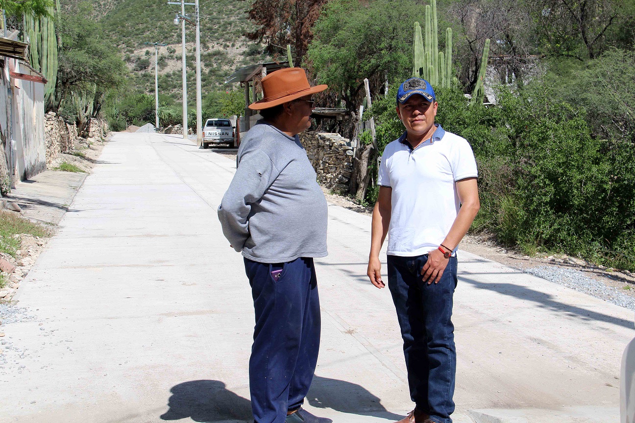 Supervisa Juan Carlos Linares obras de urbanización en 4 comunidades de Peñamiller.