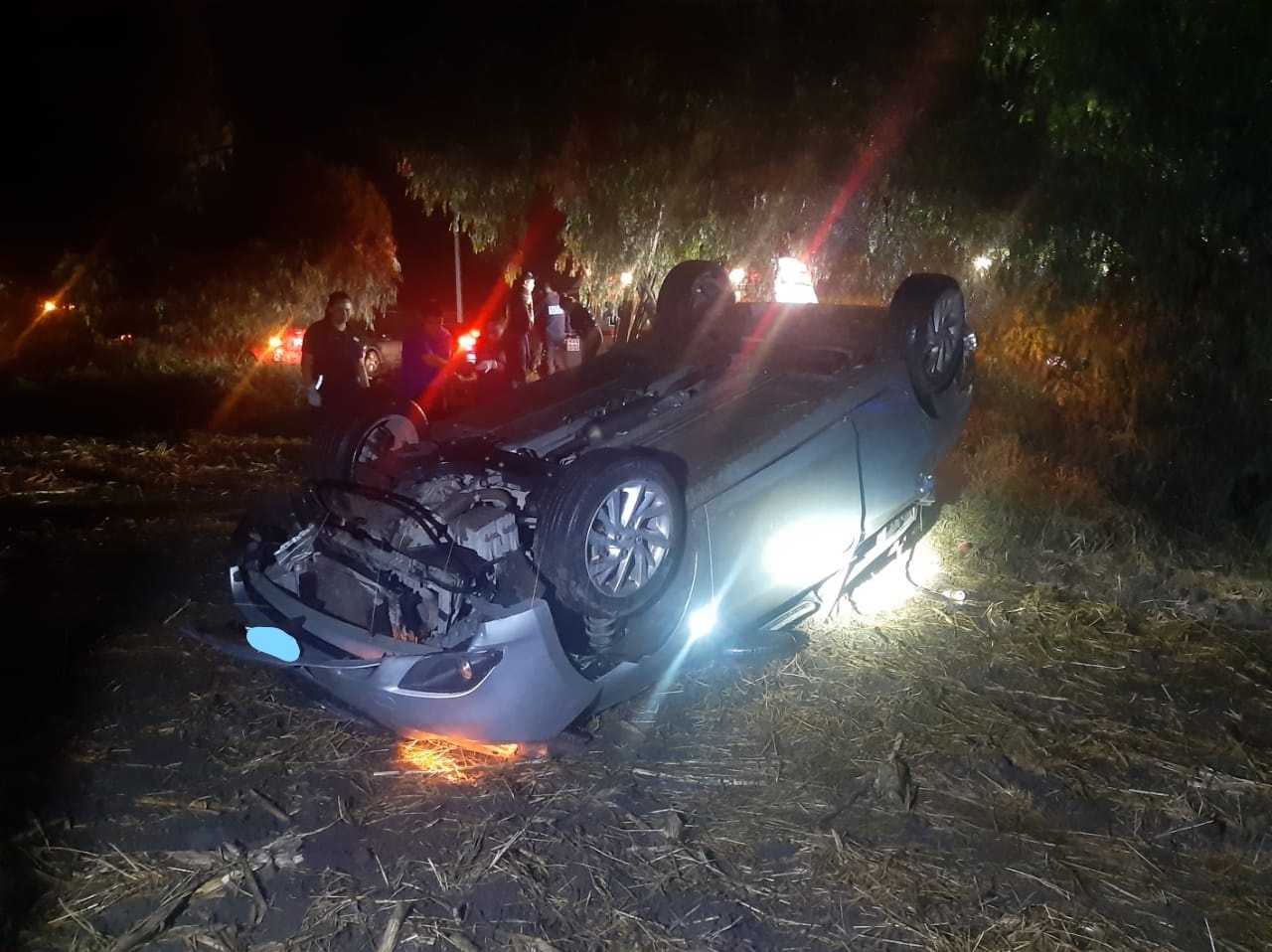 Muere al volcar su auto en Pedro Escobedo. Foto: Especial.