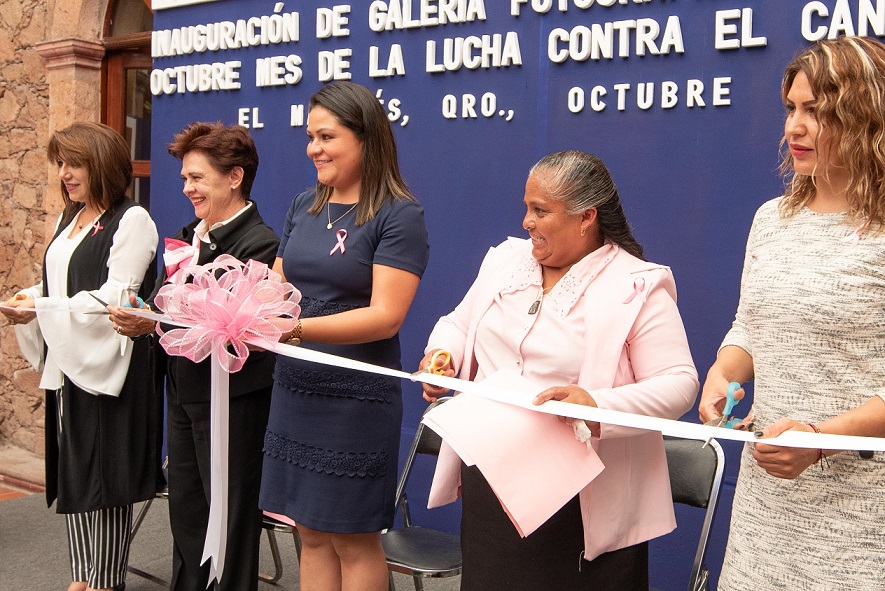 Inauguran en El Marqués muestra fotográfica para sensibilizar sobre el cáncer de mama.