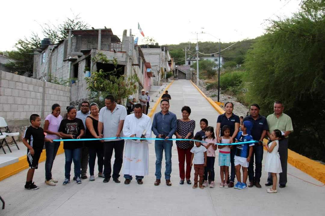 Juan Carlos linares entrega pavimentación de calle en la Cabecera Municipal