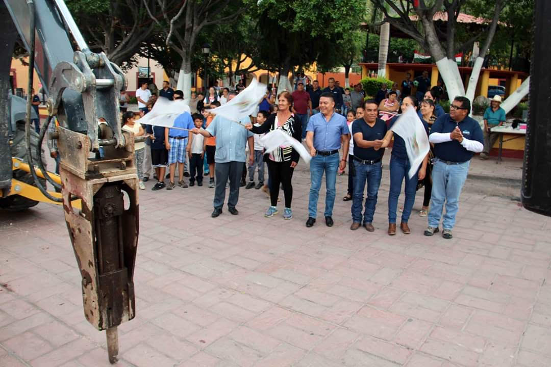 Arranca obra para rehabilitar la Calle Pino Suárez en Peñamiller.