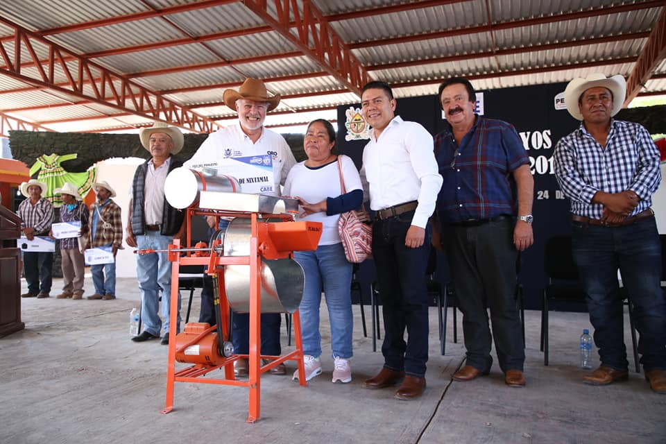 Entregan apoyos a productores agropecuarios de Peñamiller por 1.4 mdp.